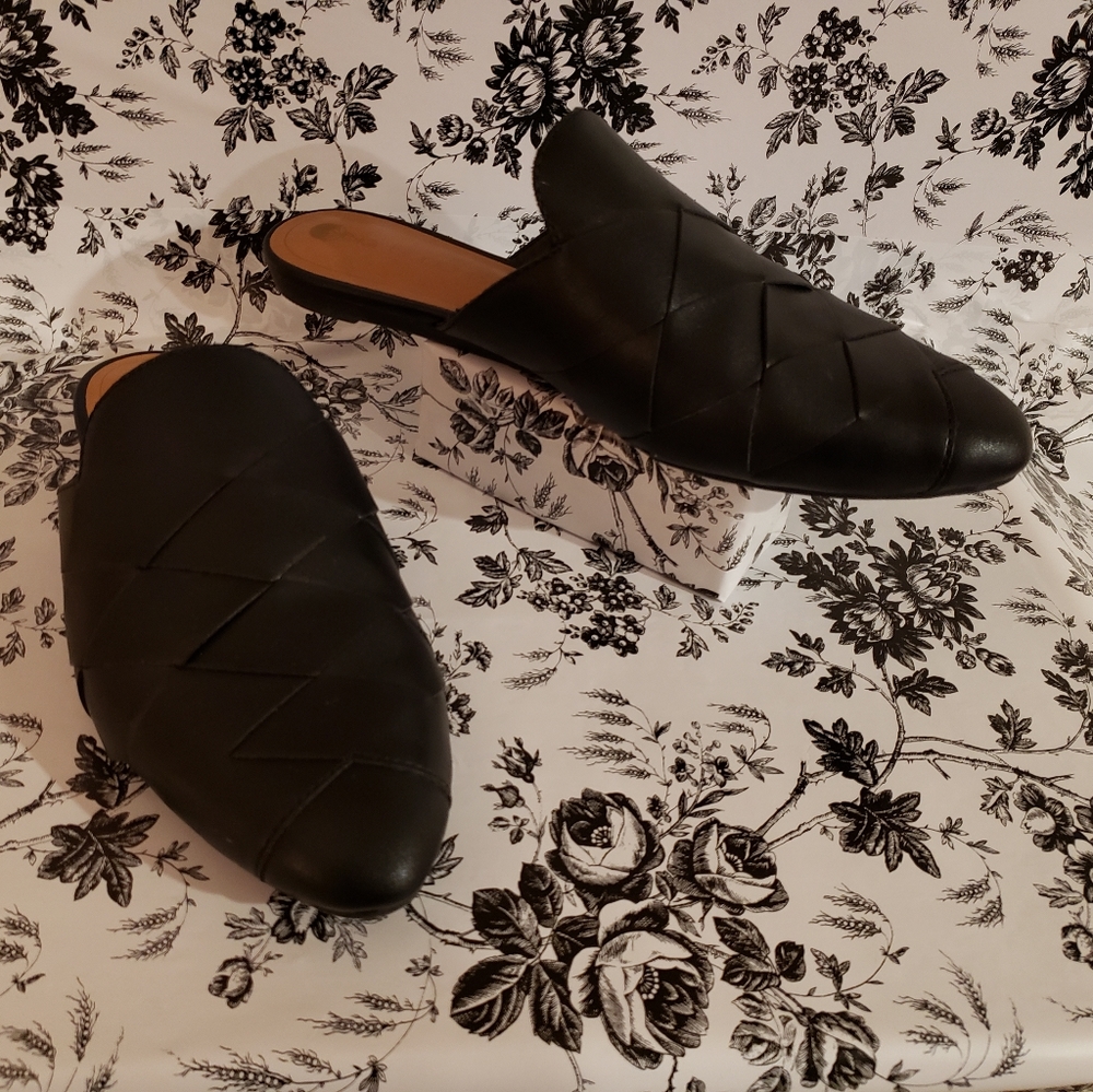Black leather Mules